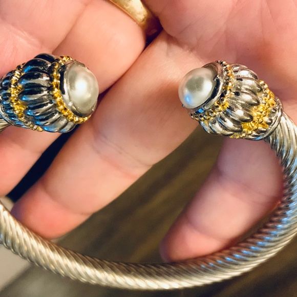 DESIGNER INSPIRED CABLE BRACELET ⭐️2-Tone Faux PEARL TWISTED CUFF NEW CONDITION - Picture 10 of 16